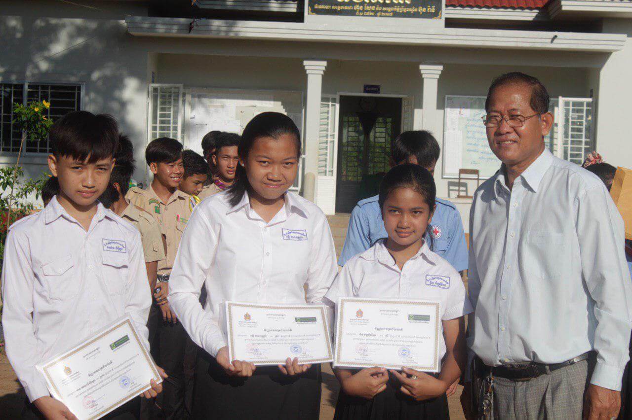 The three number one awardees receiving award certificates  