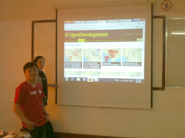 Lead Programmer Heng Huy Eng presents at Barcamp Angkor, with Editor Chunly Vicheth. 