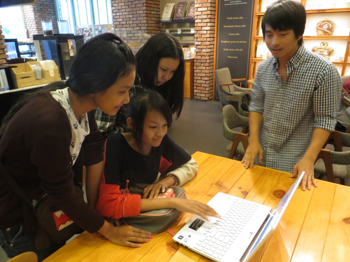 Students Check Out ODC’s New Elections Page at a Local Coffee Shop