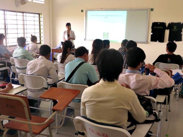 ODC Team do a presentation on Open Development Cambodia to the participants