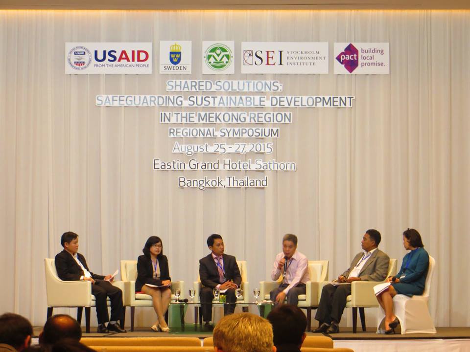 Government representatives from Cambodia, Laos, Myanmar, Thailand and Vietnam discuss on Strengthening EIA Policy and Practice in the Mekong Region: Implications for Investment and Sustainable Development. Photo by Open Development Mekong, taken on 25 August 2015. 