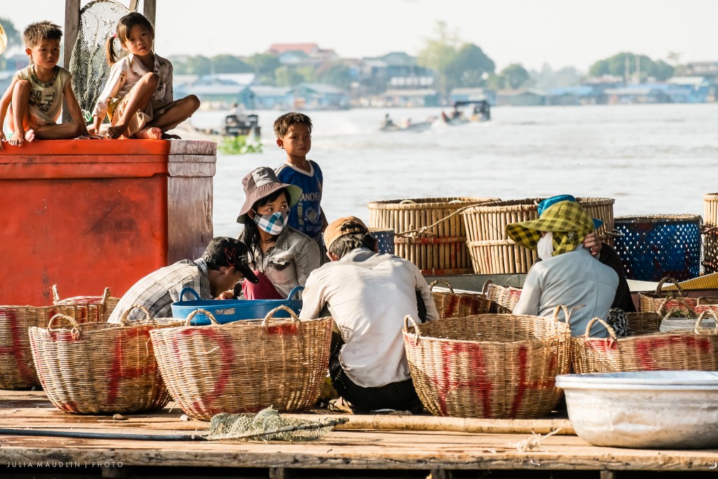 Sorting the Catch, Cambodia. Photo by Julia Maudlin, taken on 27 January 2014. Licensed under Creative Commons Attribution 2.0 Generic.