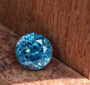 Blue is the most valuable color in zircons. It is obtained by heating the stones. Photograph: June 2015. ODC.